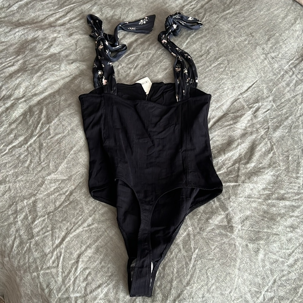 Elegant Black Women's Top - Picture 2 of 4